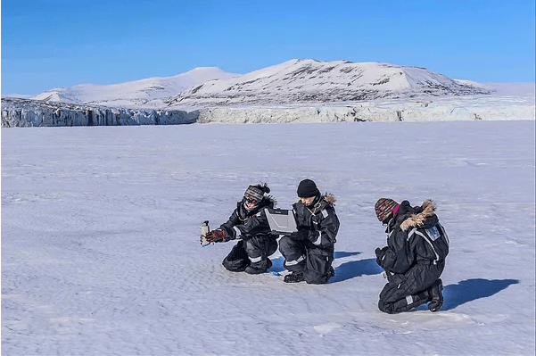 THE FIRST ALL-FEMALE, CLIMATE-NEUTRAL, RESEARCH EXPEDITION IN THE ARCTIC